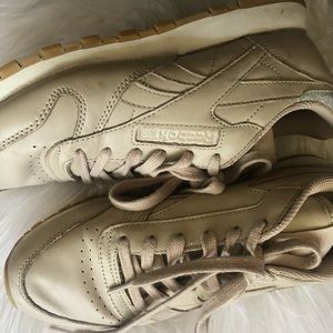 Nude Reebok’s classic